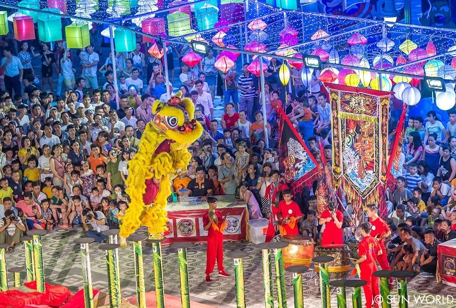Giải Lân sư rồng thu hút hàng nghìn du khách đến Asia Park