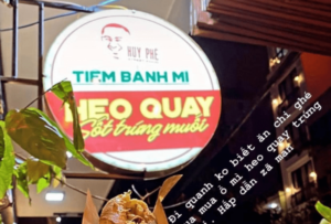 Banh Mi Heo Quay Trung Muoi Huy Phe