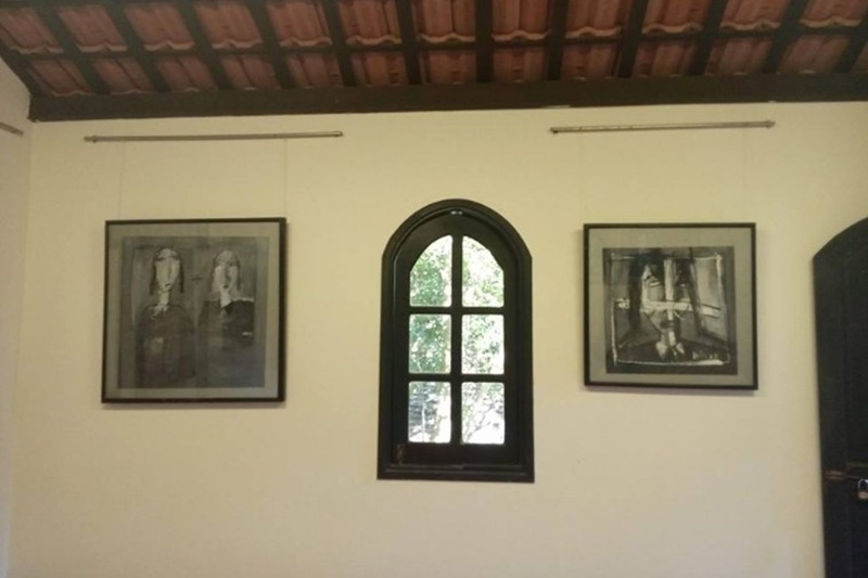 Hai bức tranh của 2 hoạ sỹ người Việt được trưng bày