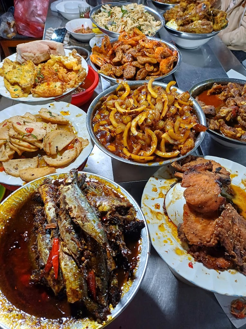 Ẩm thực tại chợ đêm Hoà Khánh