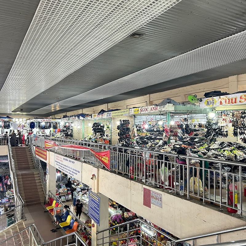Khu vực tầng 2 của chợ Hoà Khánh