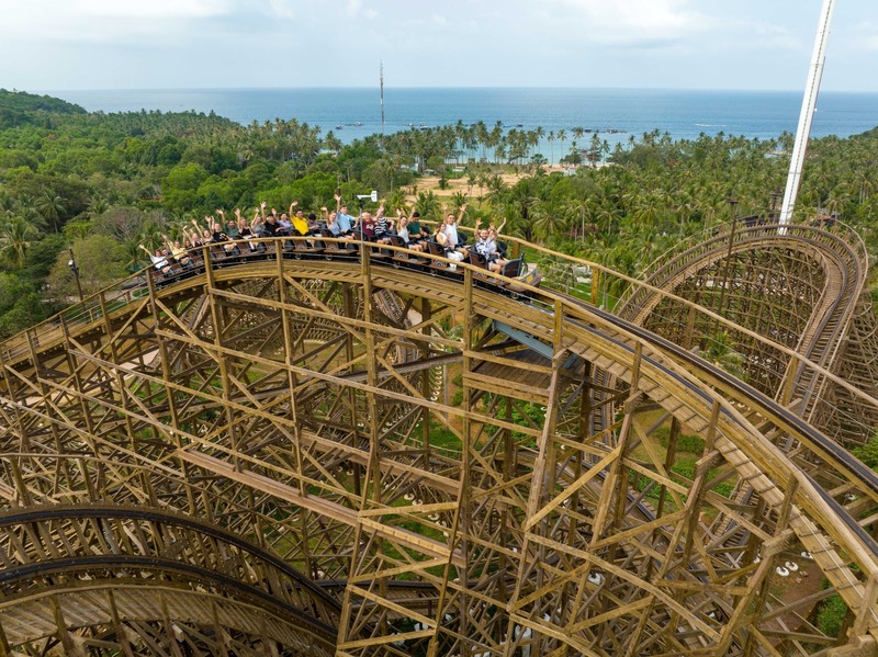 Mộc xà thịnh nộ - Roaring Timbers, là trò chơi tàu lượn siêu tốc bằng gỗ đầu tiên tại Việt Nam