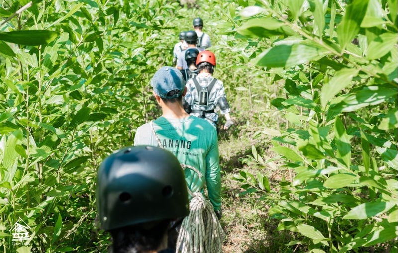Du khách trekking khám phá rừng núi Đà Nẵng với Toom Sara Adventure Race