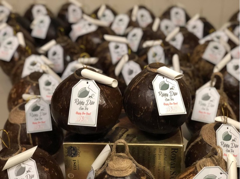 Rượu dừa Sơn Trà có vị thanh ngọt, cay nhẹ, thơm mùi dừa tươi