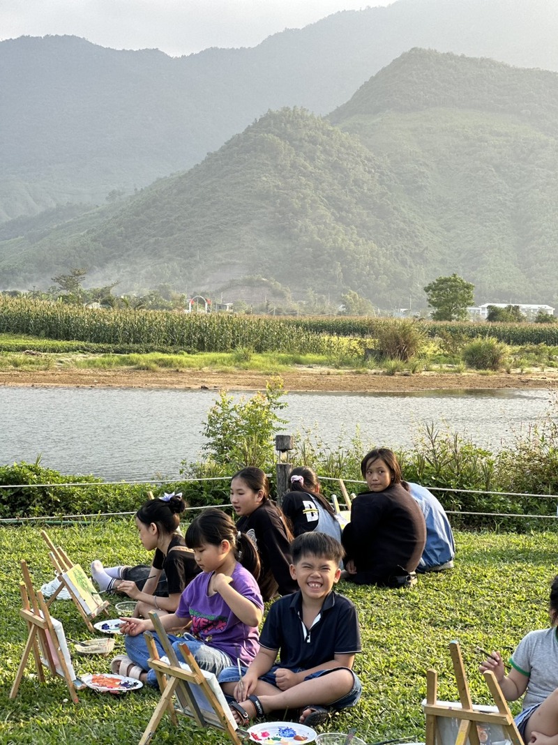 Du khách có thể tổ chức các hoạt động ngoại khóa ngoài trời cho trẻ tại Yên Retreat Hòa Bắc (Nguồn: googleusercontent)