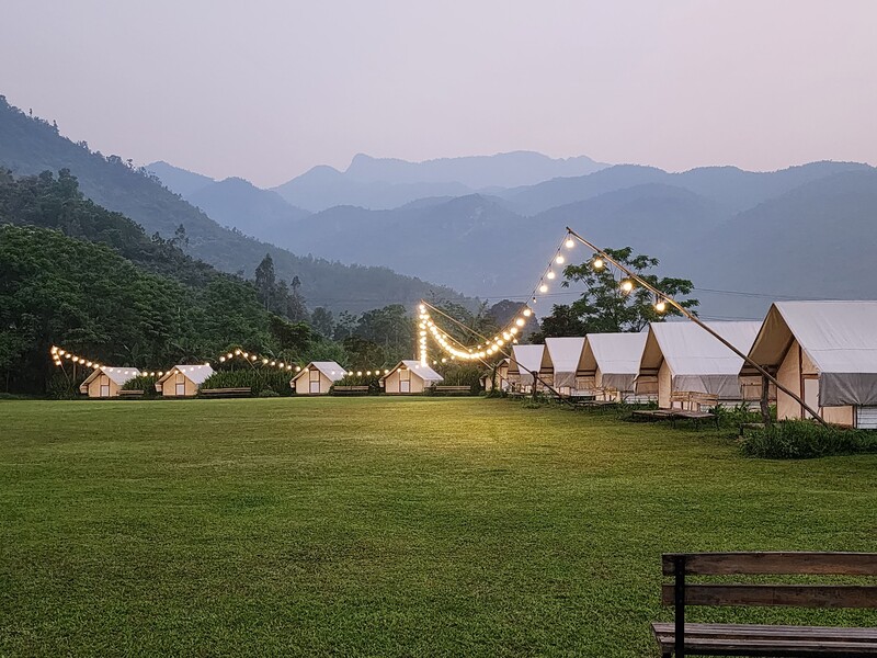 Một góc lều trại thơ mộng, bình yên vào xế chiều tại Yên Retreat (Nguồn: googleusercontent)